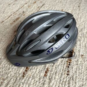 Giro Verona Womens Cycling Helmet Acudial Fit System and Snap Fit Visor USED